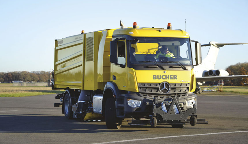 Wydajna i skuteczna zamiatarka lotniskowa Bucher MaxPowa V95t aero