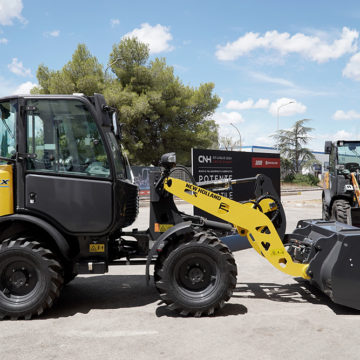 CNH otwiera linię produkcyjną elektrycznych kompaktowych ładowarek kołowych w Lecce