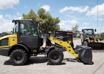 CNH otwiera linię produkcyjną elektrycznych kompaktowych ładowarek kołowych w Lecce