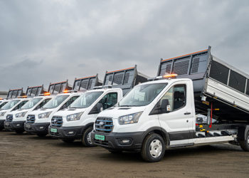 Osiem Fordów E-Transit z wywrotkami trójstronnymi dla PreZero